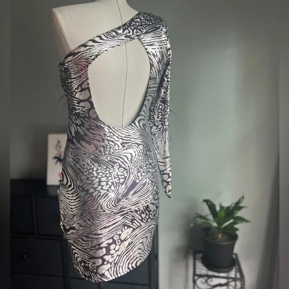 Arden B. Dress Body Con Super Stretch One Arm Dress Size Medium - Picture 5 of 7